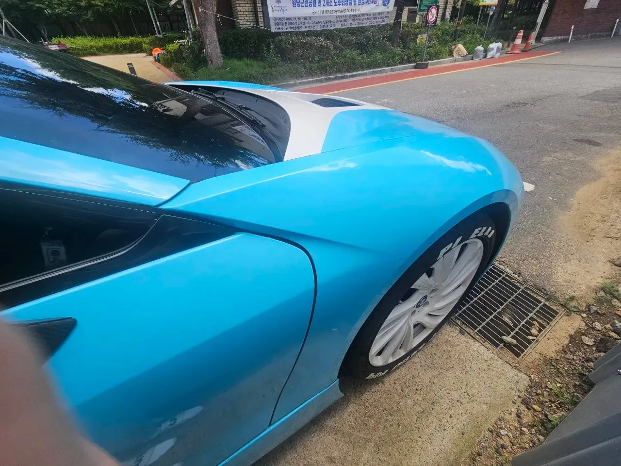 BMW i8 2015 청록 사진 6