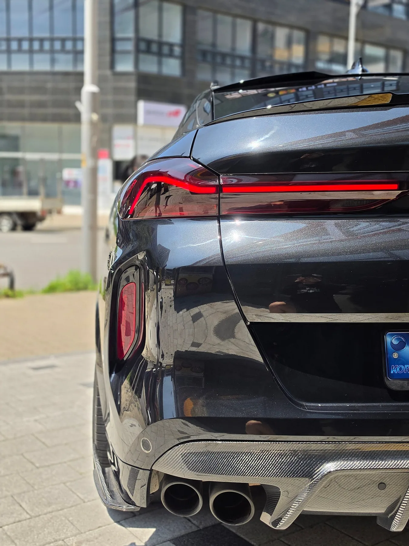 BMW X6M 컴패티션 2023 블랙 사진 4