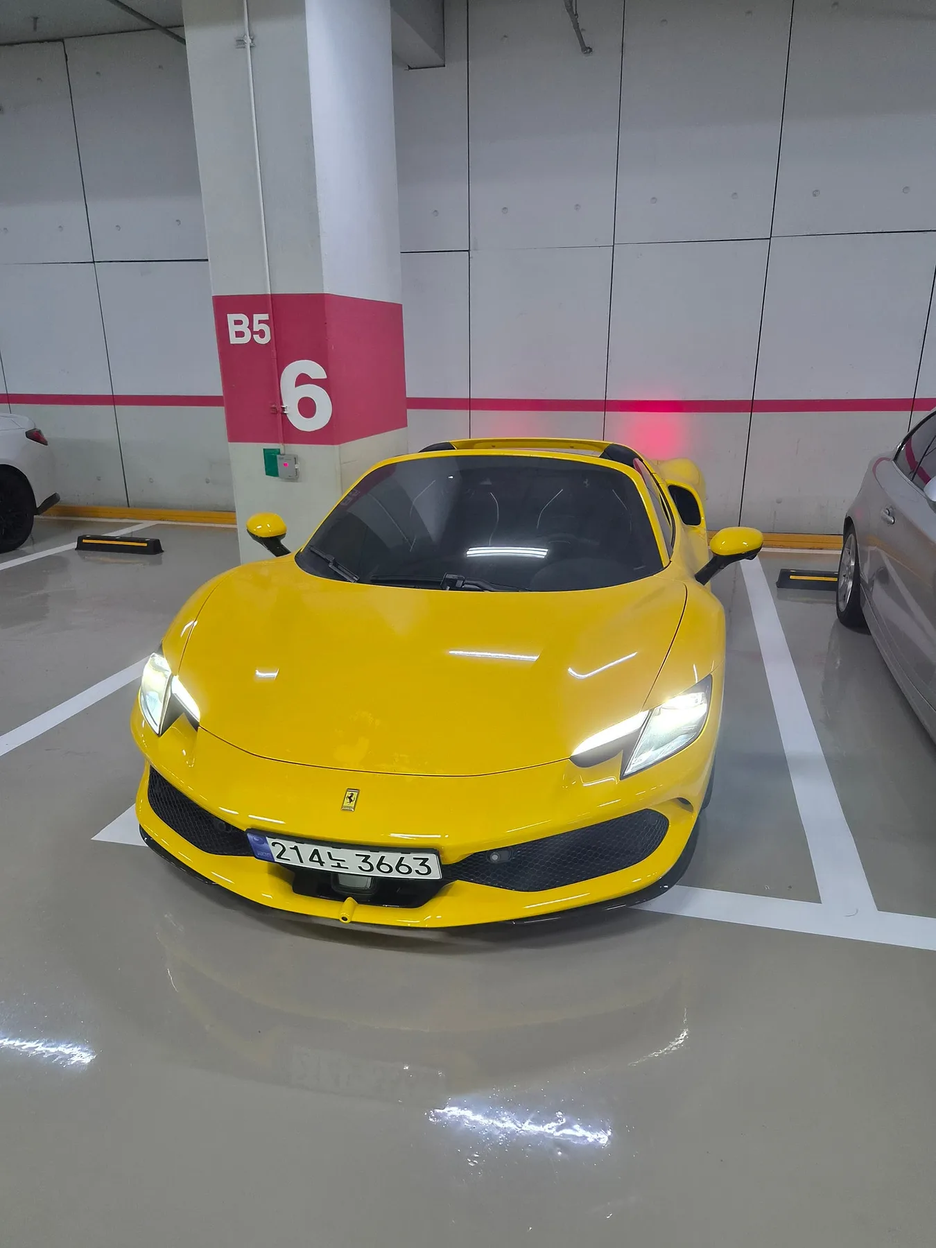 페라리 296 GTS 2024 옐로 사진 1