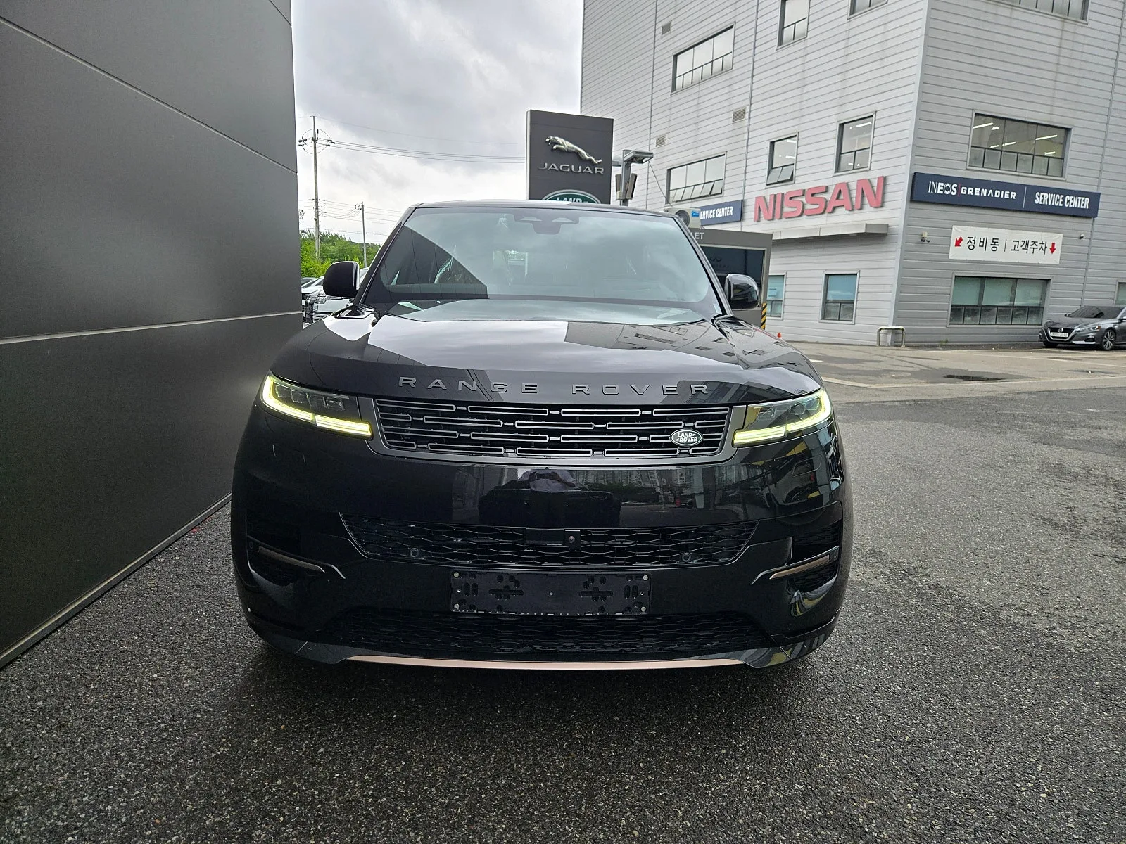 랜드로버 레인지로버 스포츠 P360 Dynamic HSE 2026 산토리니 블랙 사진 1