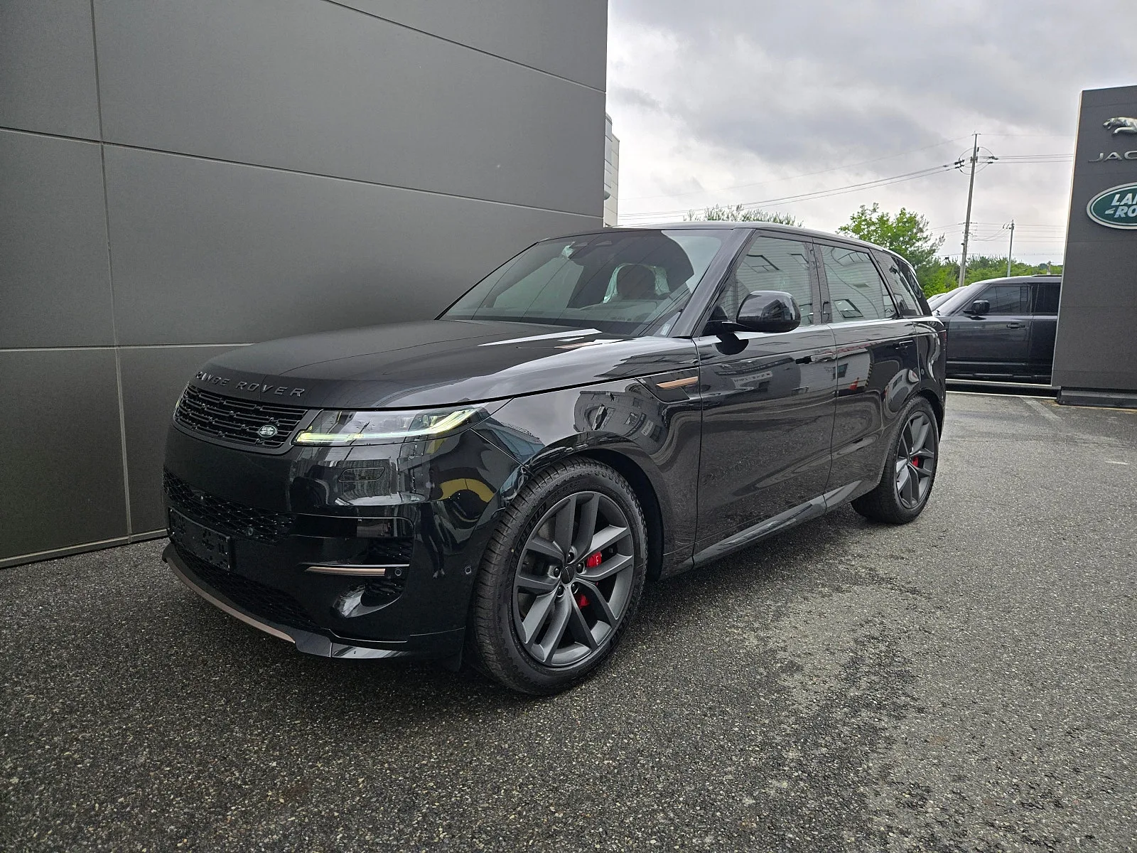 랜드로버 레인지로버 스포츠 P360 Dynamic HSE 2026 산토리니 블랙 사진 2