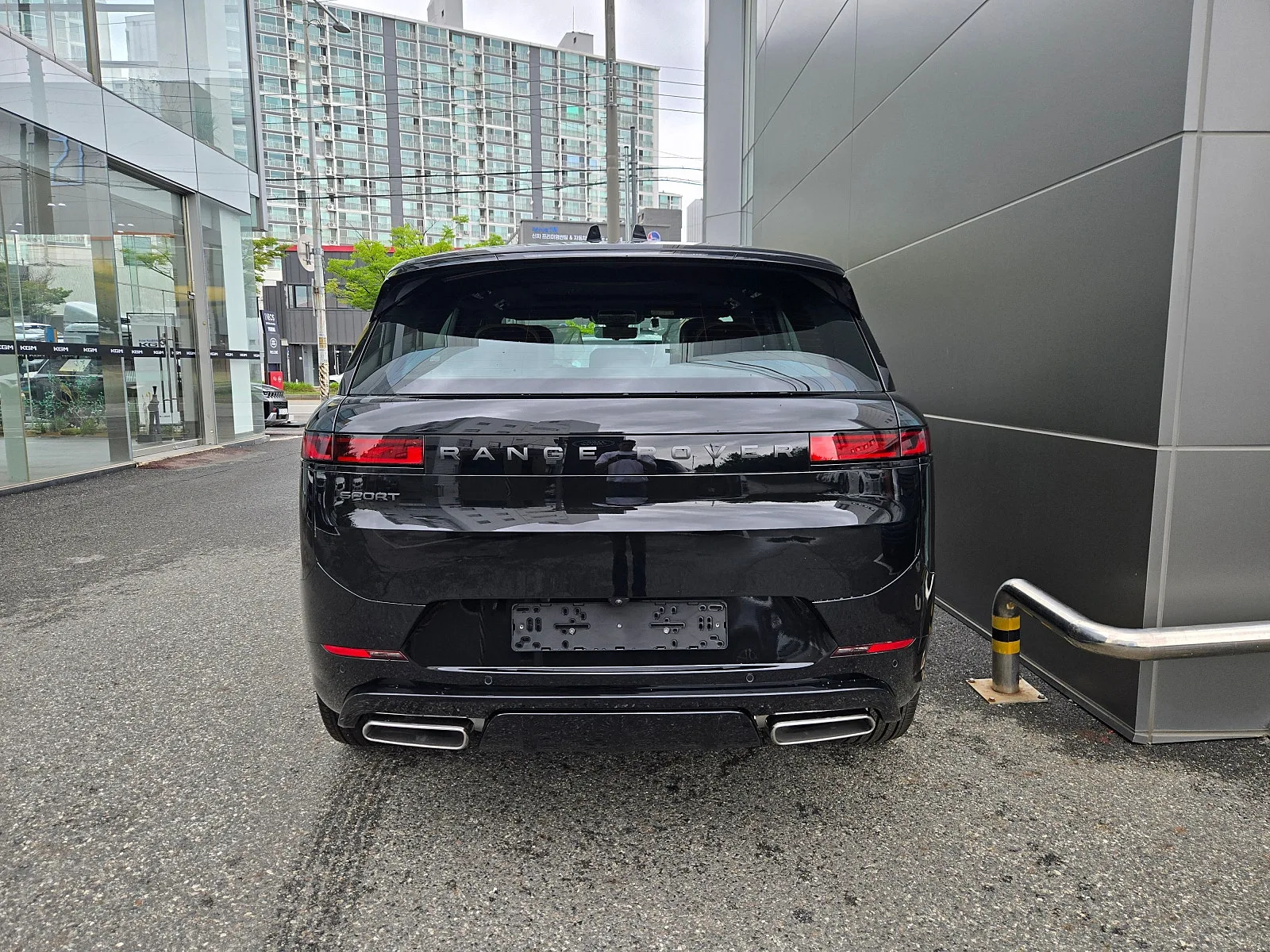 랜드로버 레인지로버 스포츠 P360 Dynamic HSE 2026 산토리니 블랙 사진 5