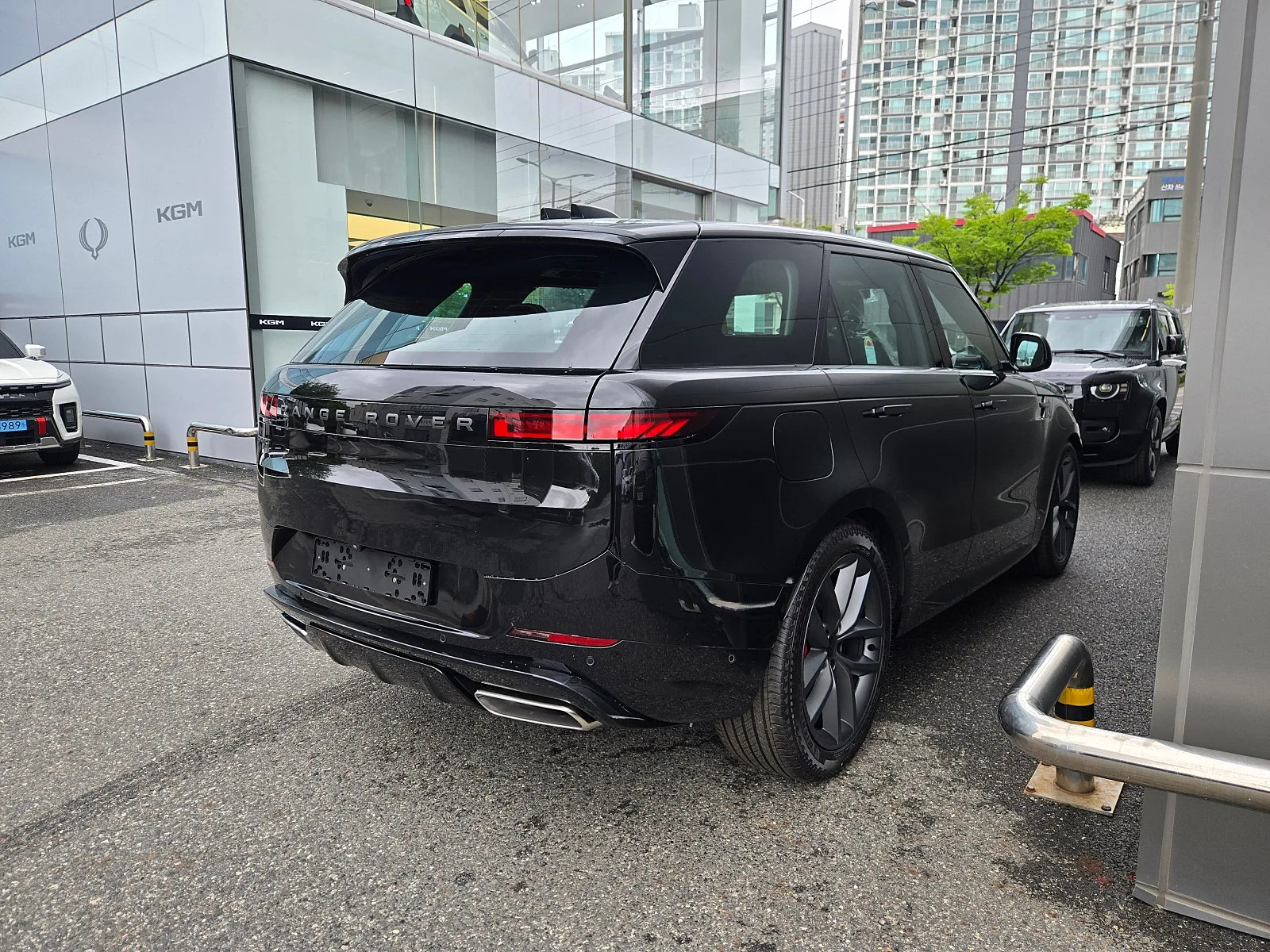 랜드로버 레인지로버 스포츠 P360 Dynamic HSE 2026 산토리니 블랙 사진 6