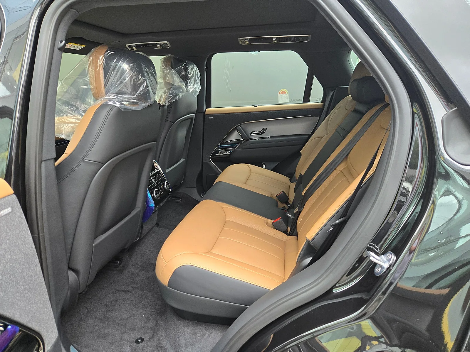 랜드로버 레인지로버 스포츠 P360 Dynamic HSE 2026 산토리니 블랙 사진 8