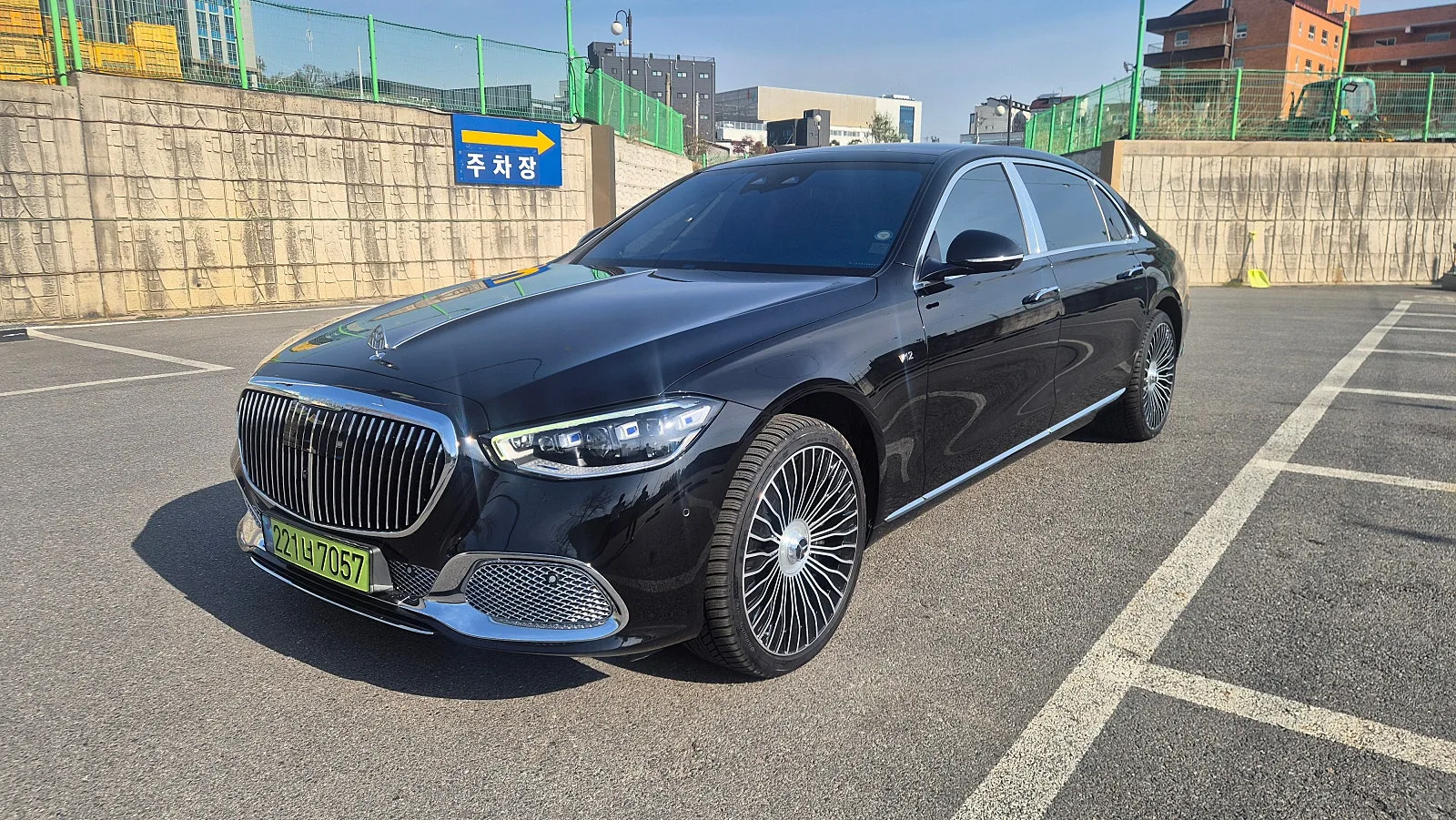 벤츠 마이바흐 S 680 2023 블랙 사진 2