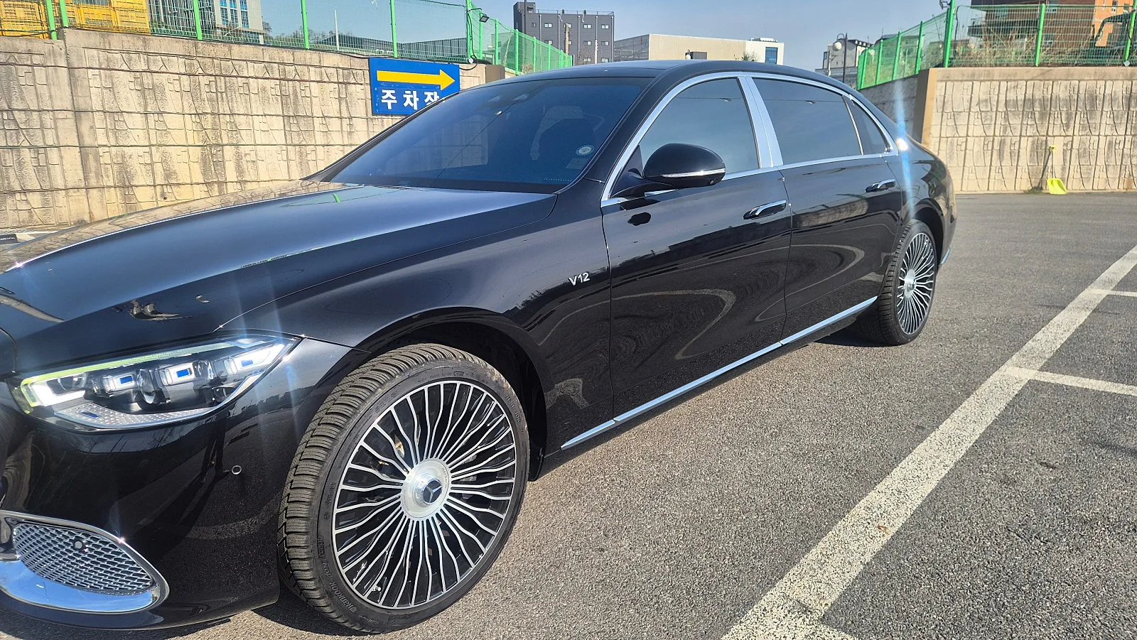 벤츠 마이바흐 S 680 2023 블랙 사진 3