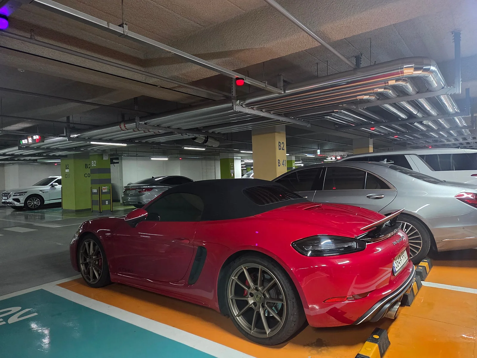 포르쉐 박스터 4.0 GTS 2021 카민레드 사진 3
