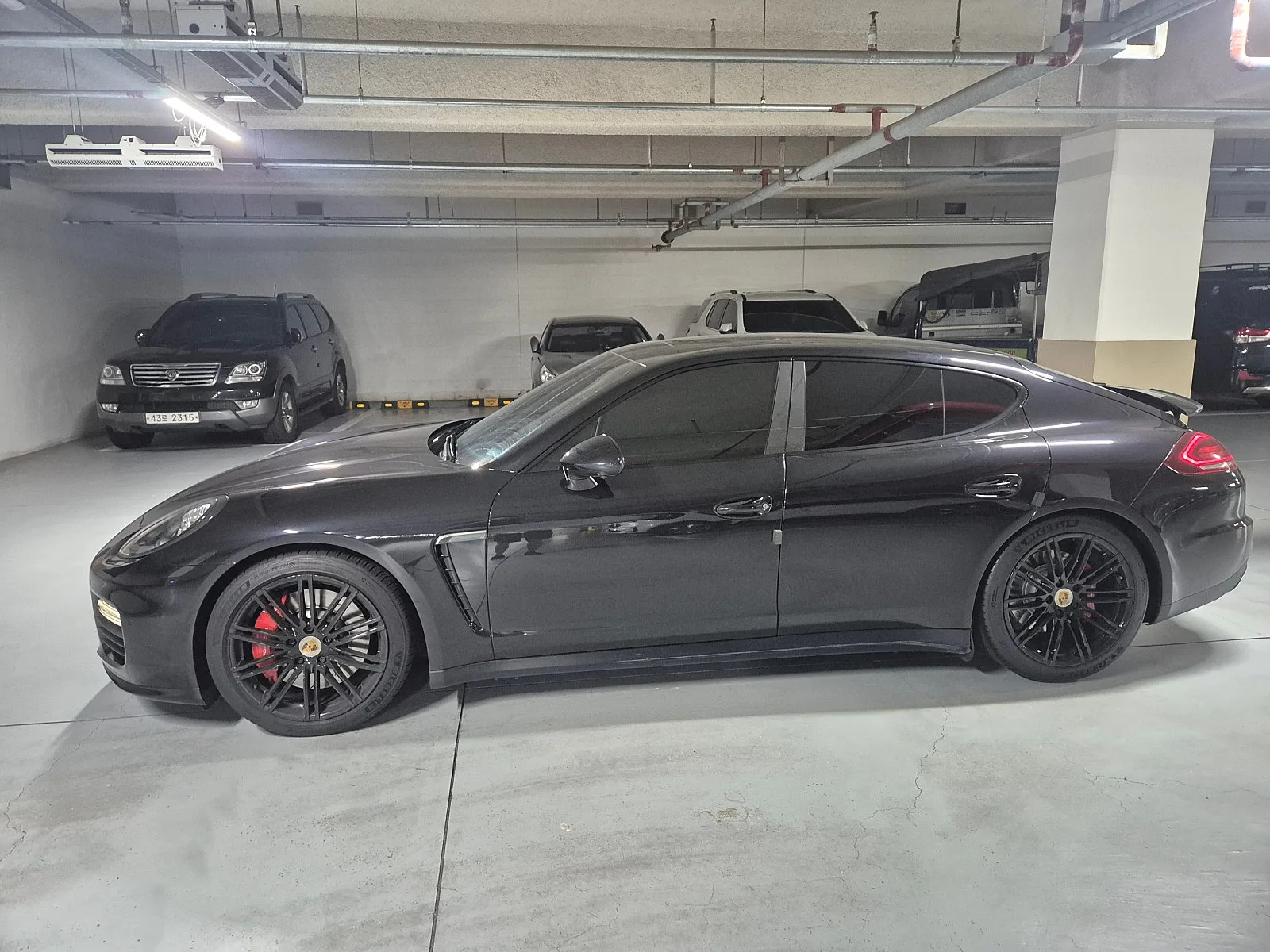 포르쉐 파나메라 4.8 GTS 2016 블랙 사진 2