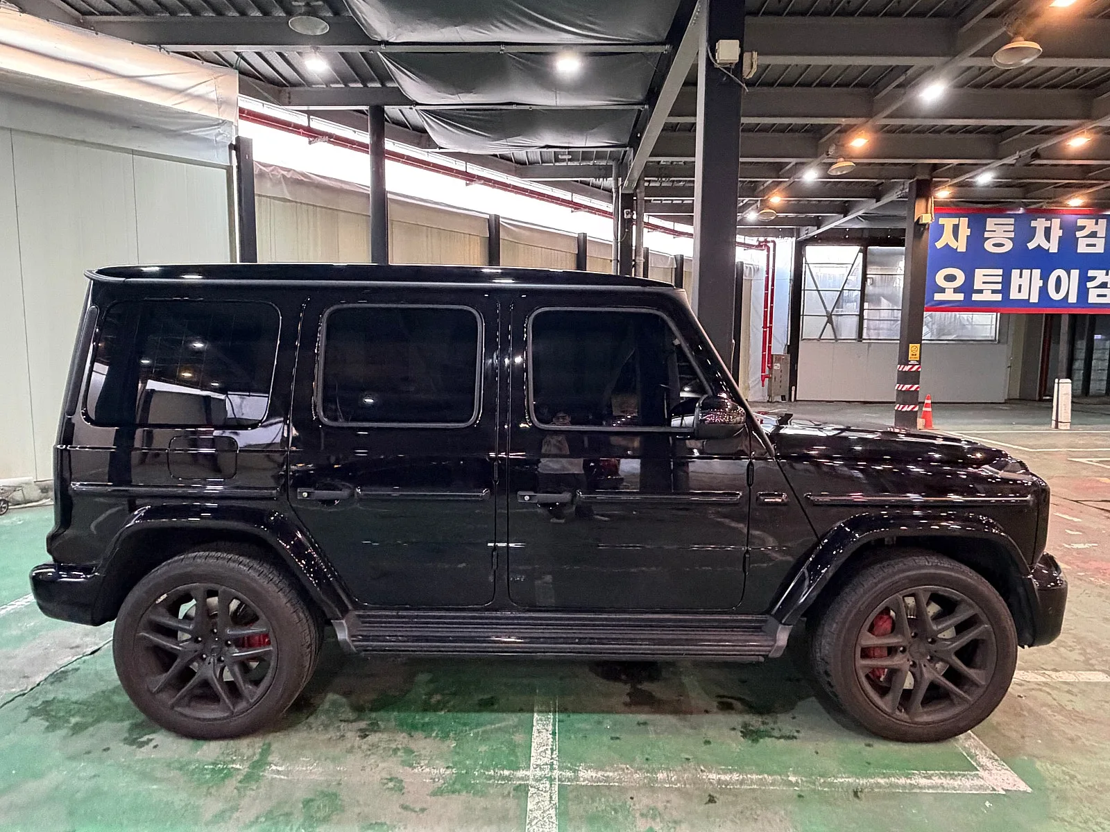 벤츠 G63 AMG 마누팍투어 2024 블랙 사진 5