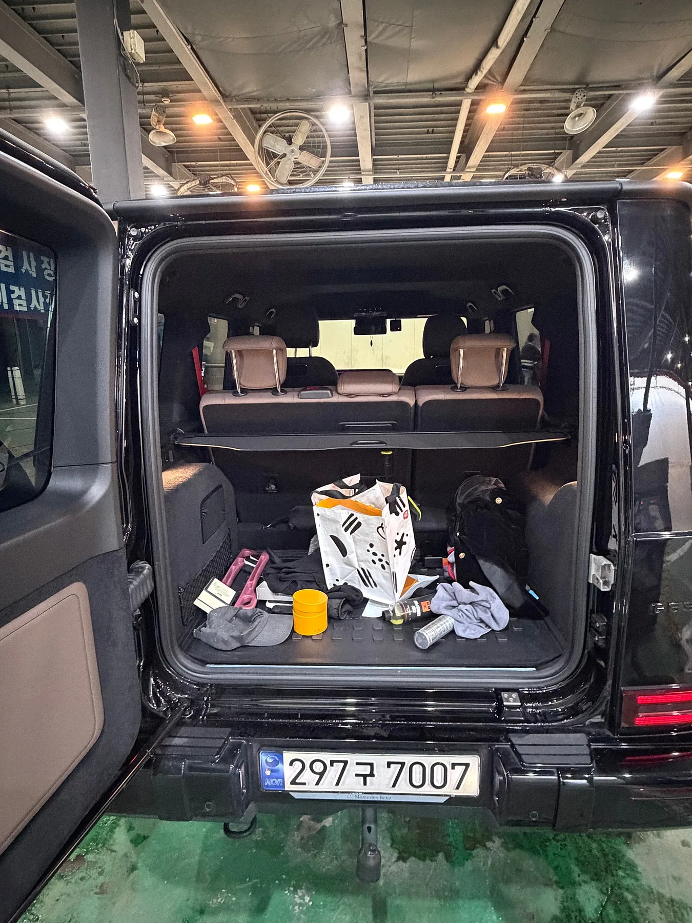 벤츠 G63 AMG 마누팍투어 2024 블랙 사진 6