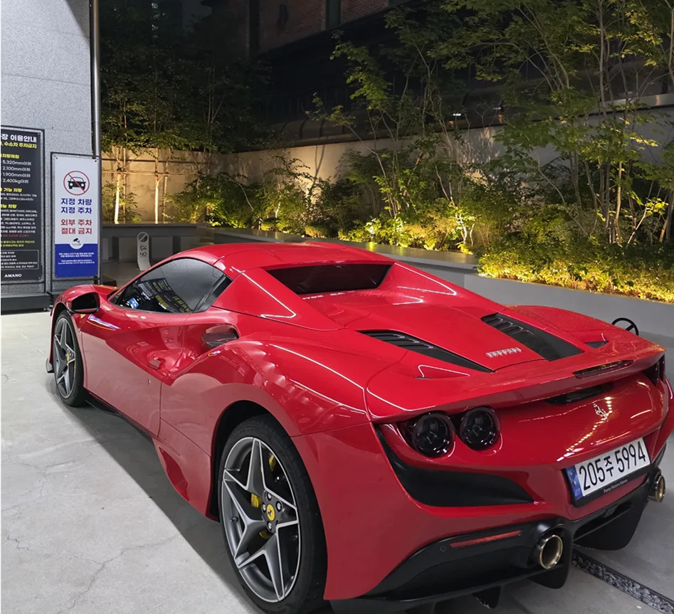 페라리 F8 스파이더 2021 레드 사진 3