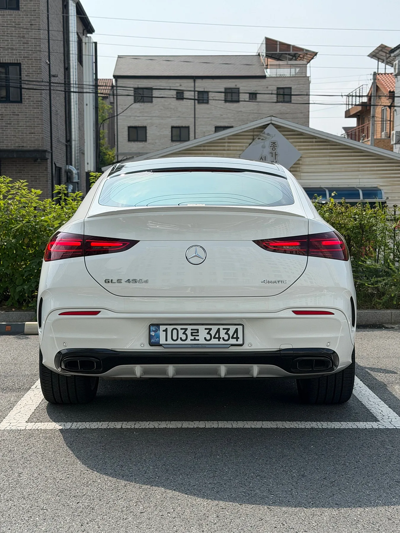 벤츠 GLE450d 4MATIC 쿠페 2023 화이트 사진 4