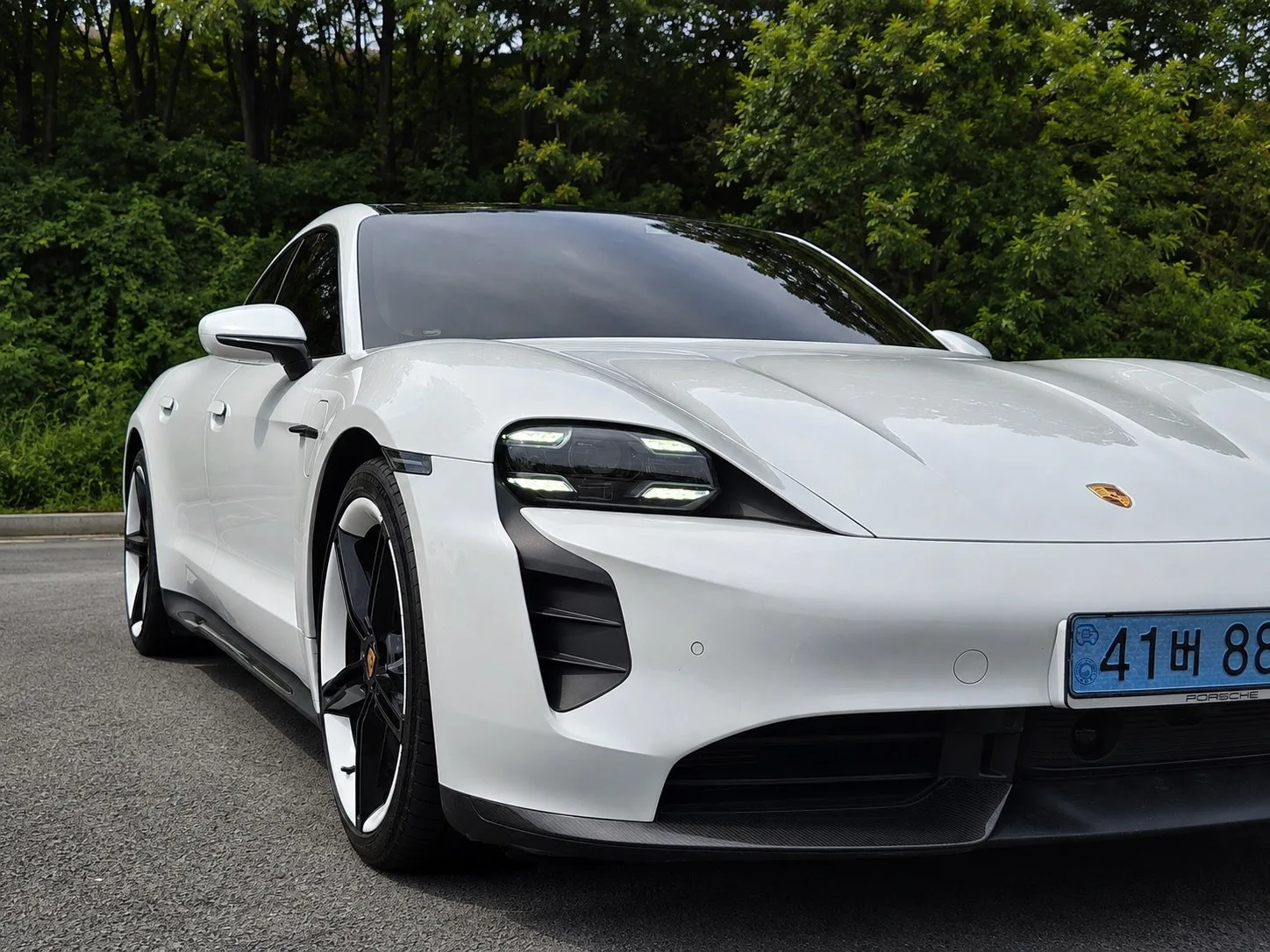 포르쉐 타이칸 GTS 2023 화이트 사진 6