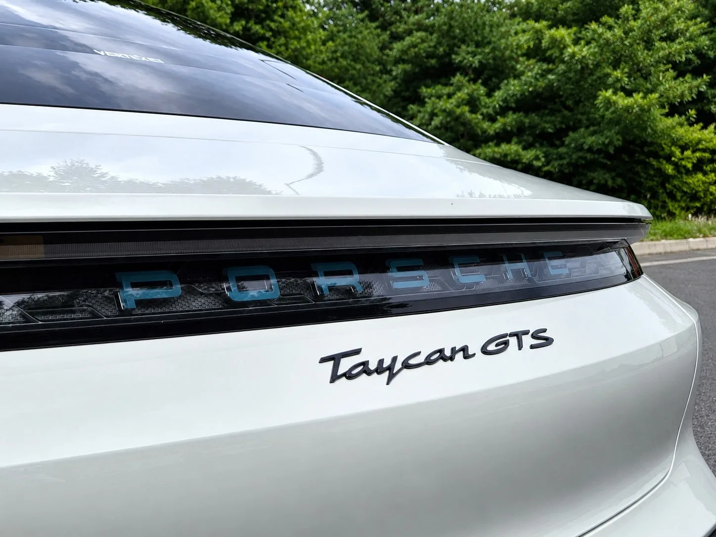 포르쉐 타이칸 GTS 2023 화이트 사진 7