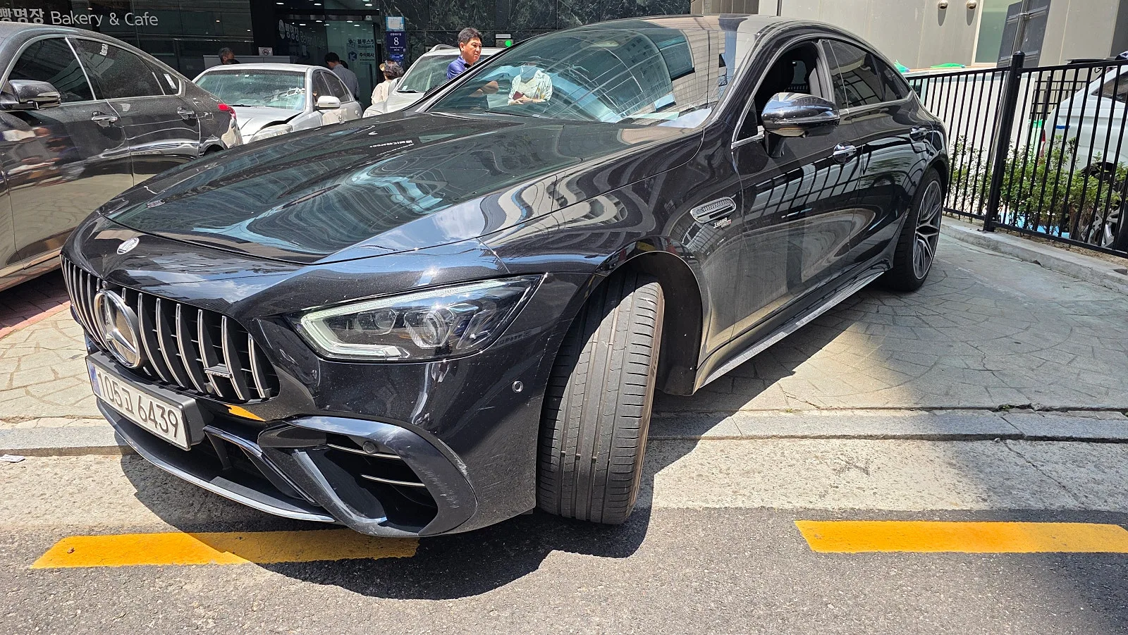 벤츠 AMG GT 43 4MATIC+ 2025 블랙 사진 3