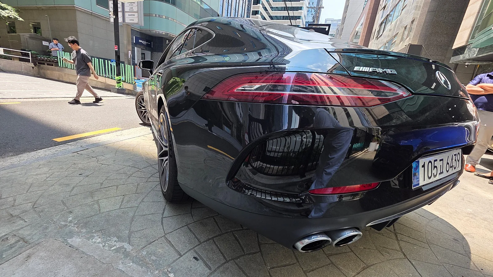 벤츠 AMG GT 43 4MATIC+ 2025 블랙 사진 4