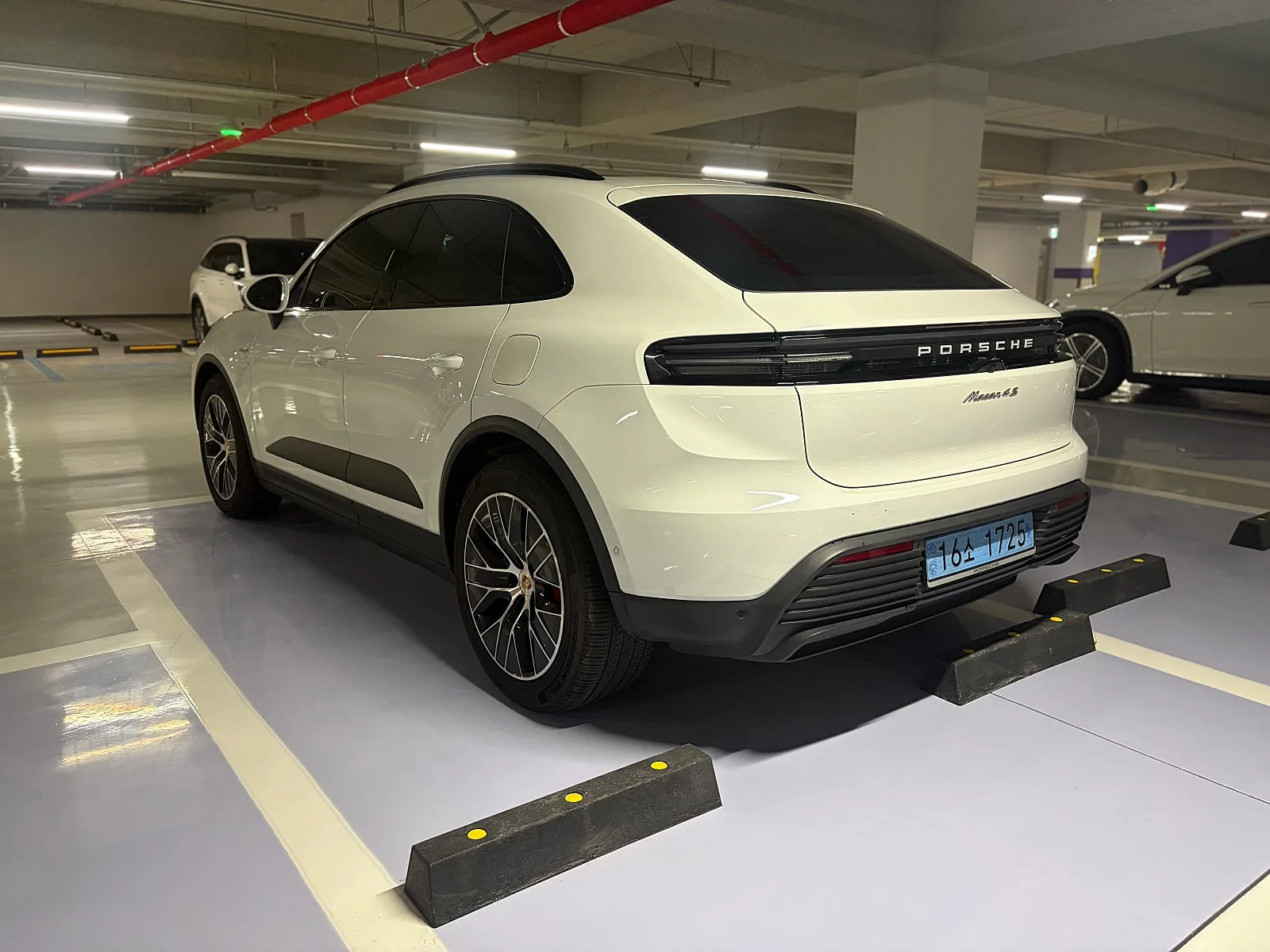 포르쉐 마칸 4S 일렉트릭 2025 화이트 사진 7