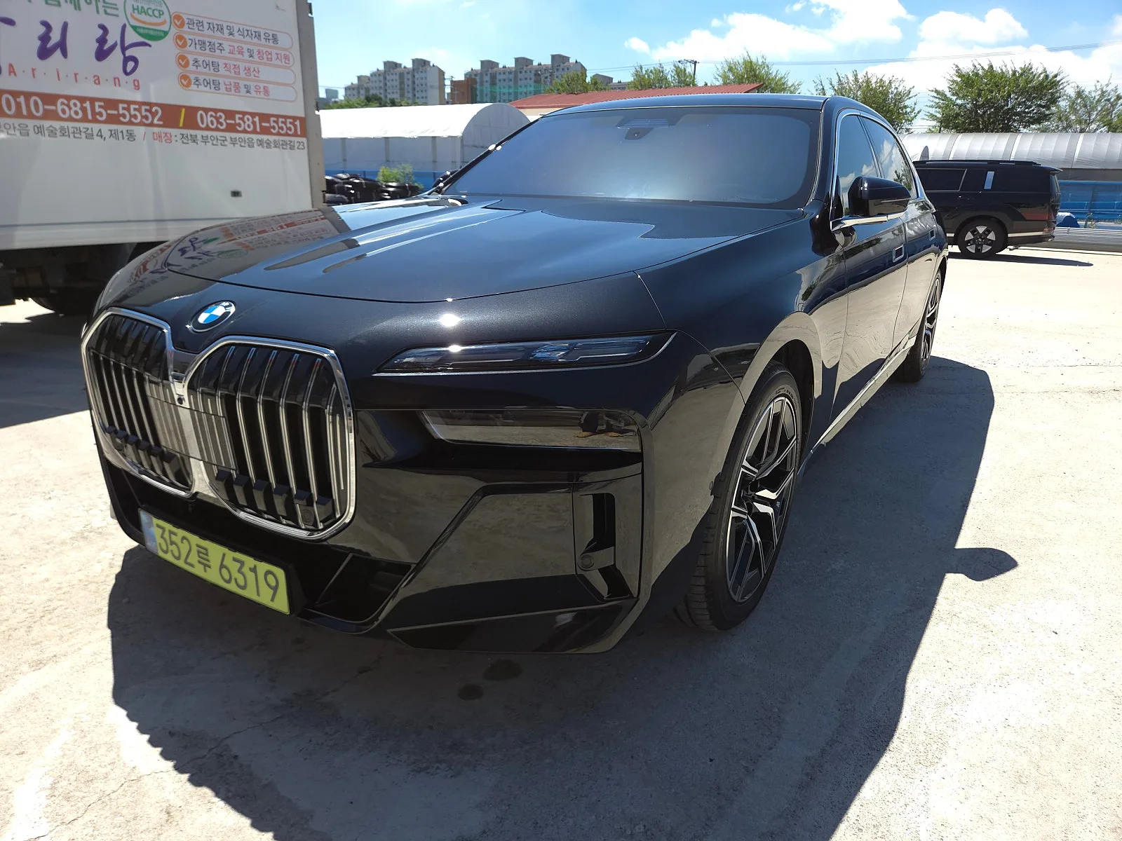 BMW 740d 2026 블랙 사진 2