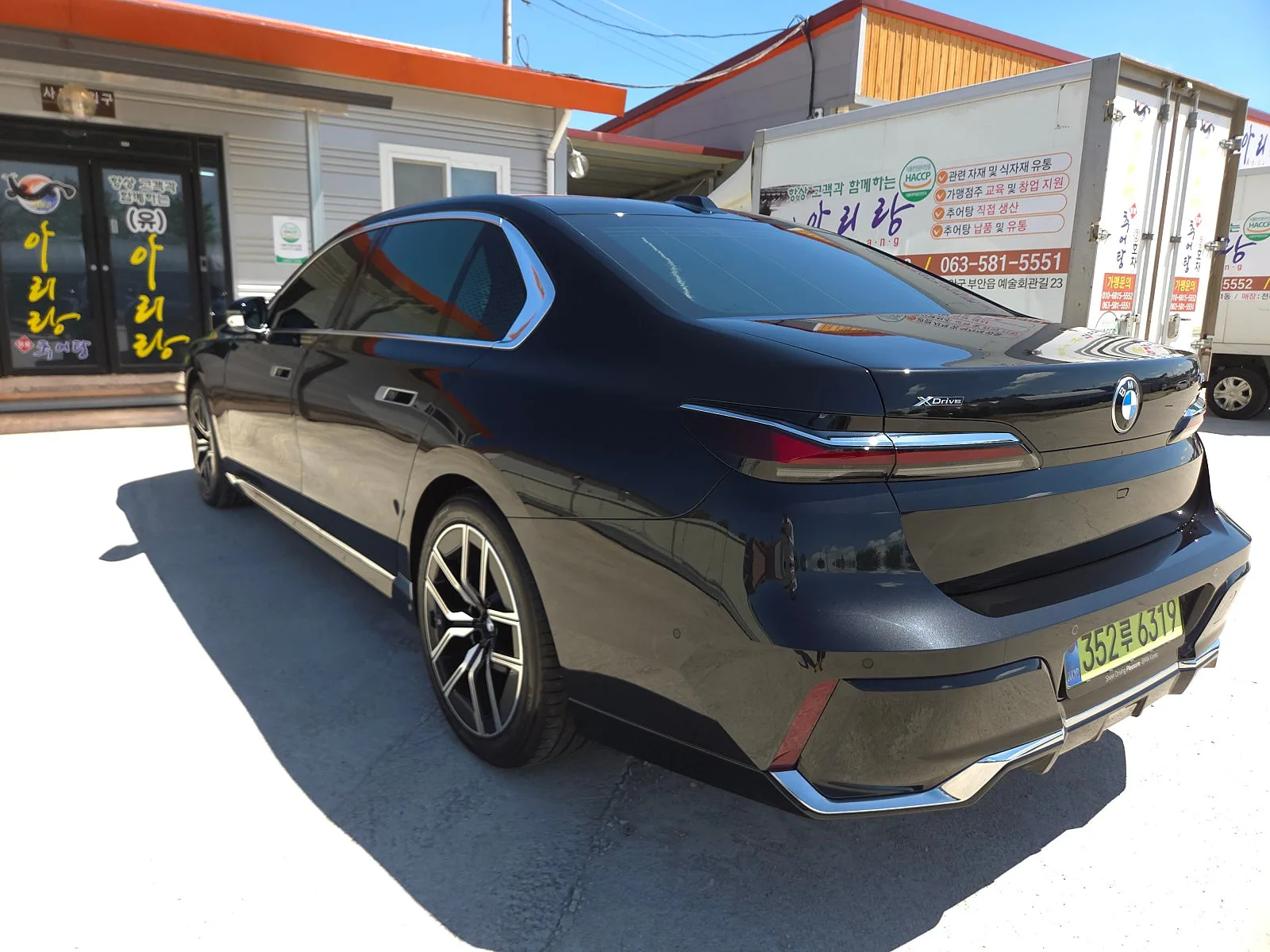 BMW 740d 2026 블랙 사진 4