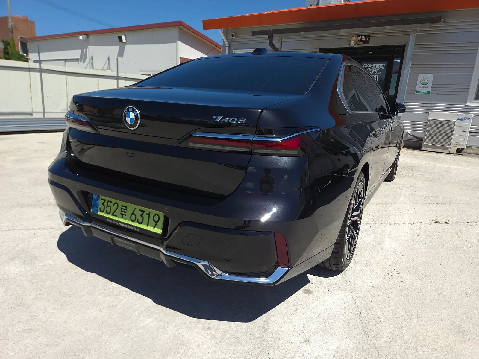 BMW 740d 2026 블랙 사진 6