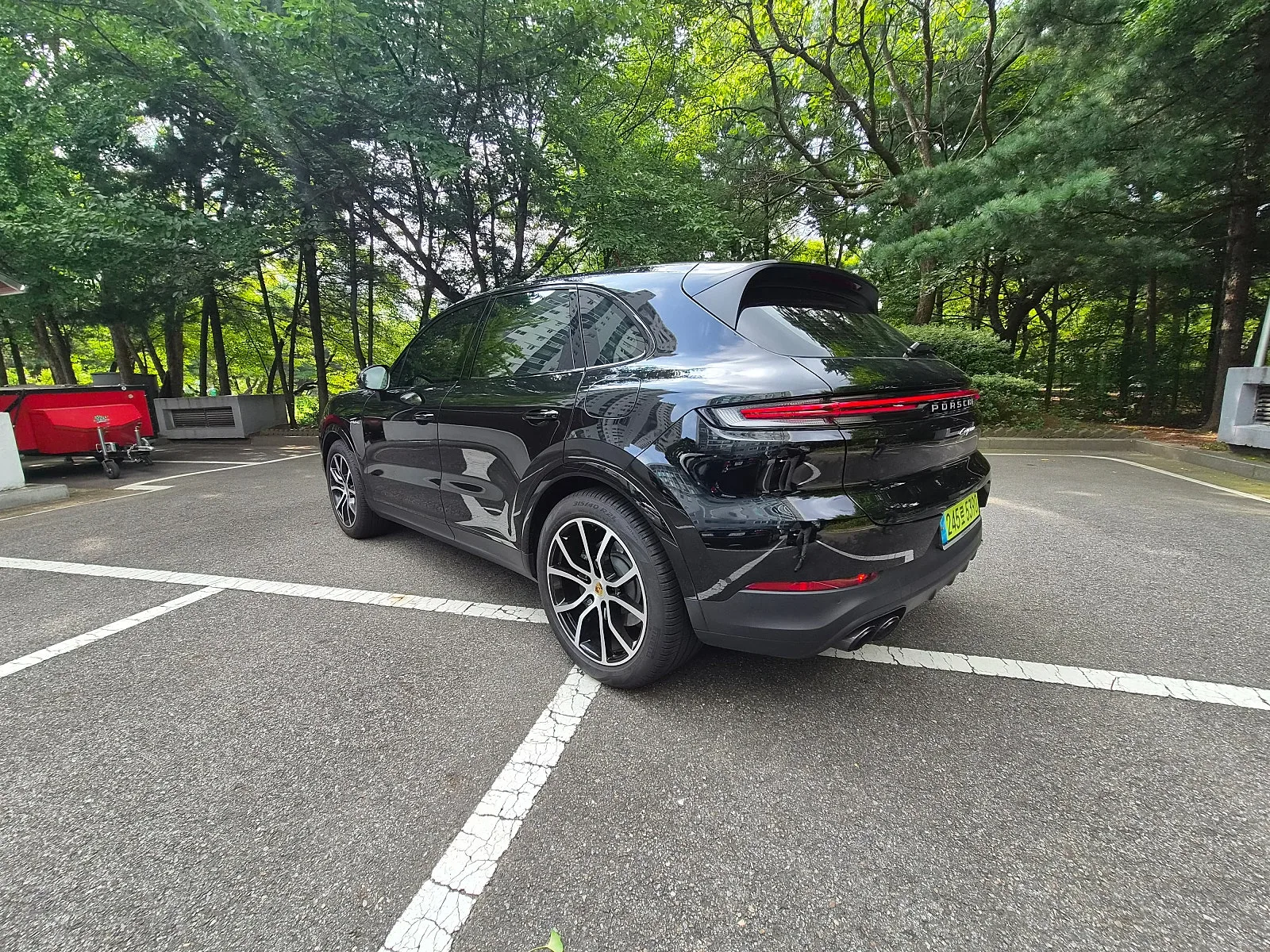 포르쉐 카이엔 3.0 E하이브리드 2024 블랙 사진 5