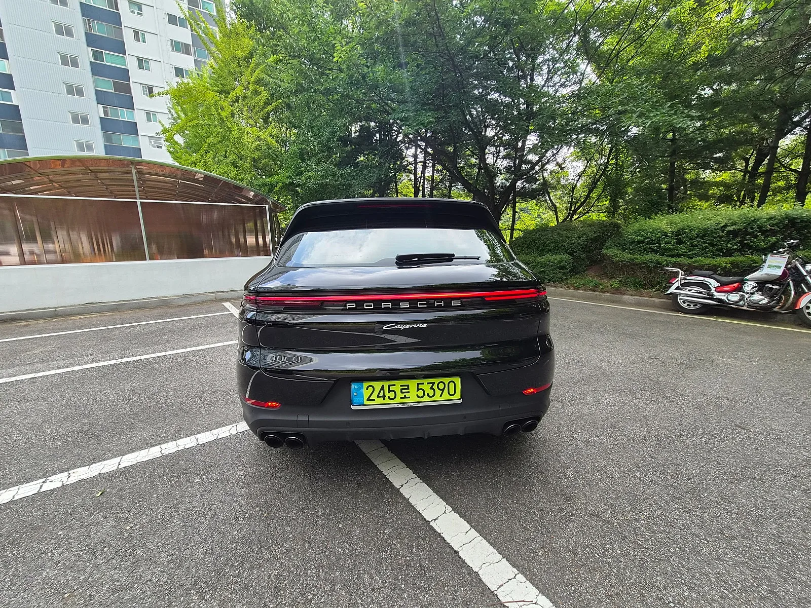 포르쉐 카이엔 3.0 E하이브리드 2024 블랙 사진 6