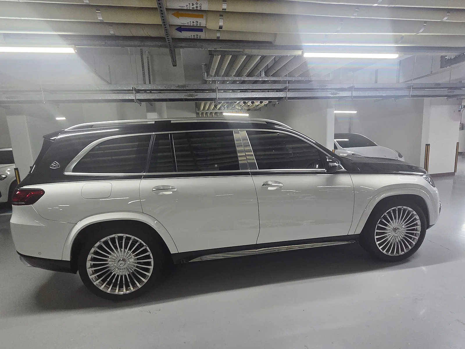 벤츠 GLS 400D 마이바흐 컨버젼 2022 화이트 사진 3