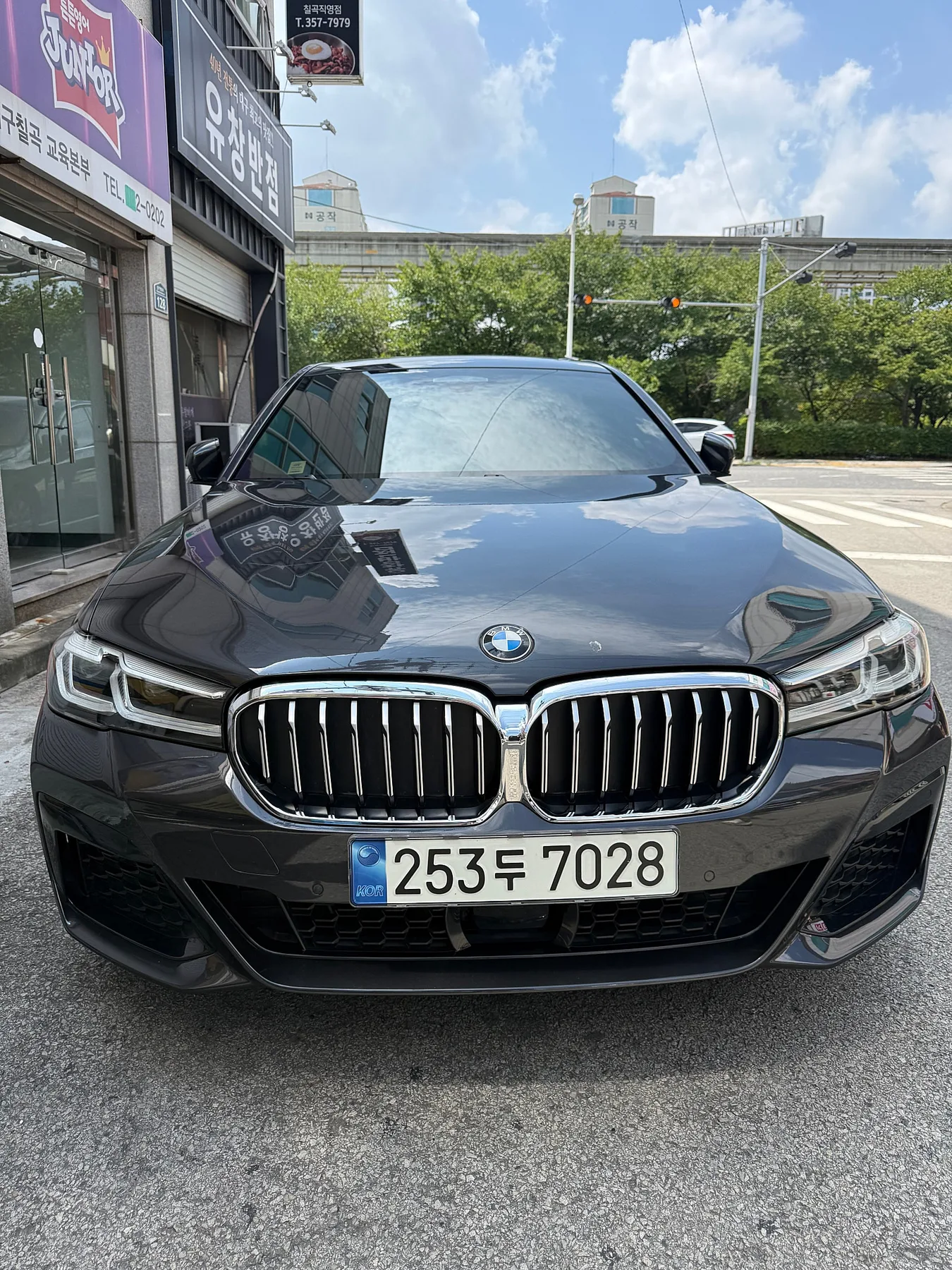 BMW 530i M Sport 2022 블랙 사진 2