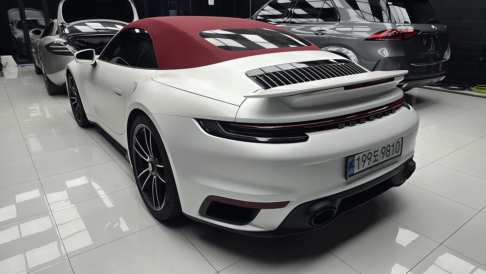포르쉐 911 터보 S 2024 화이트 사진 2