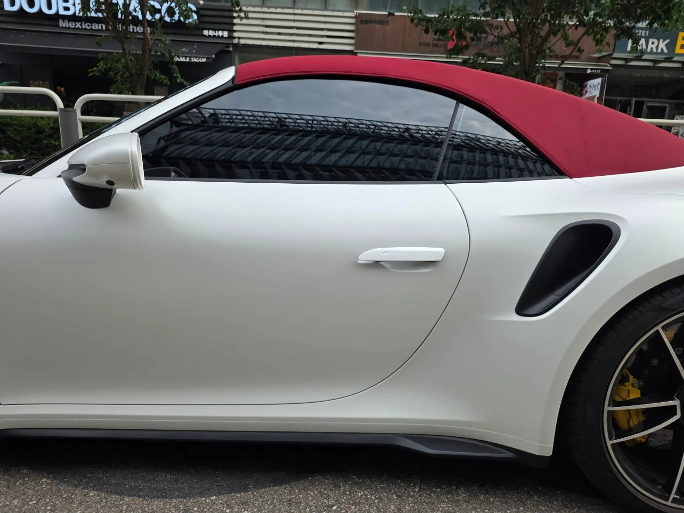 포르쉐 911 터보 S 2024 화이트 사진 7