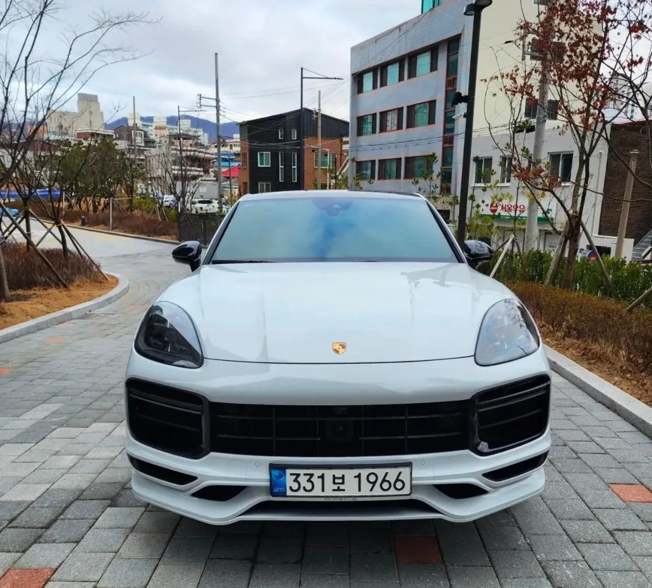 포르쉐 카이엔 터보 쿠페 2022 화이트 사진 4