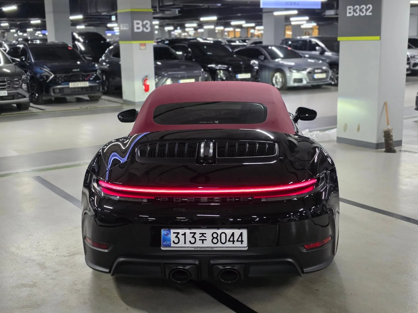 포르쉐 911 카레라 카브리올레 GTS 2025 블랙 사진 2