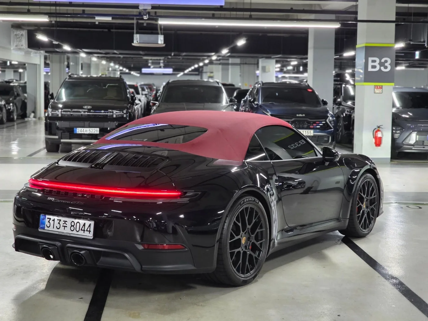 포르쉐 911 카레라 카브리올레 GTS 2025 블랙 사진 3