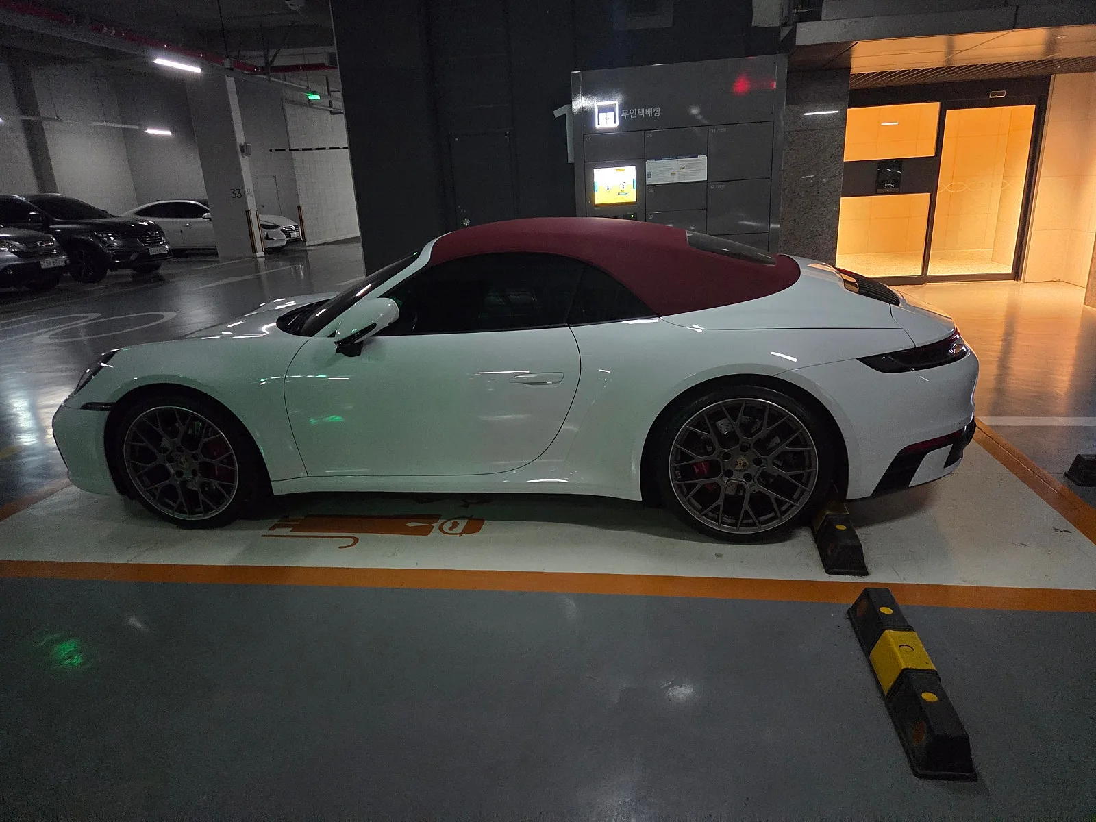 포르쉐 911 42 카브리올레 992 2023 화이트 사진 2