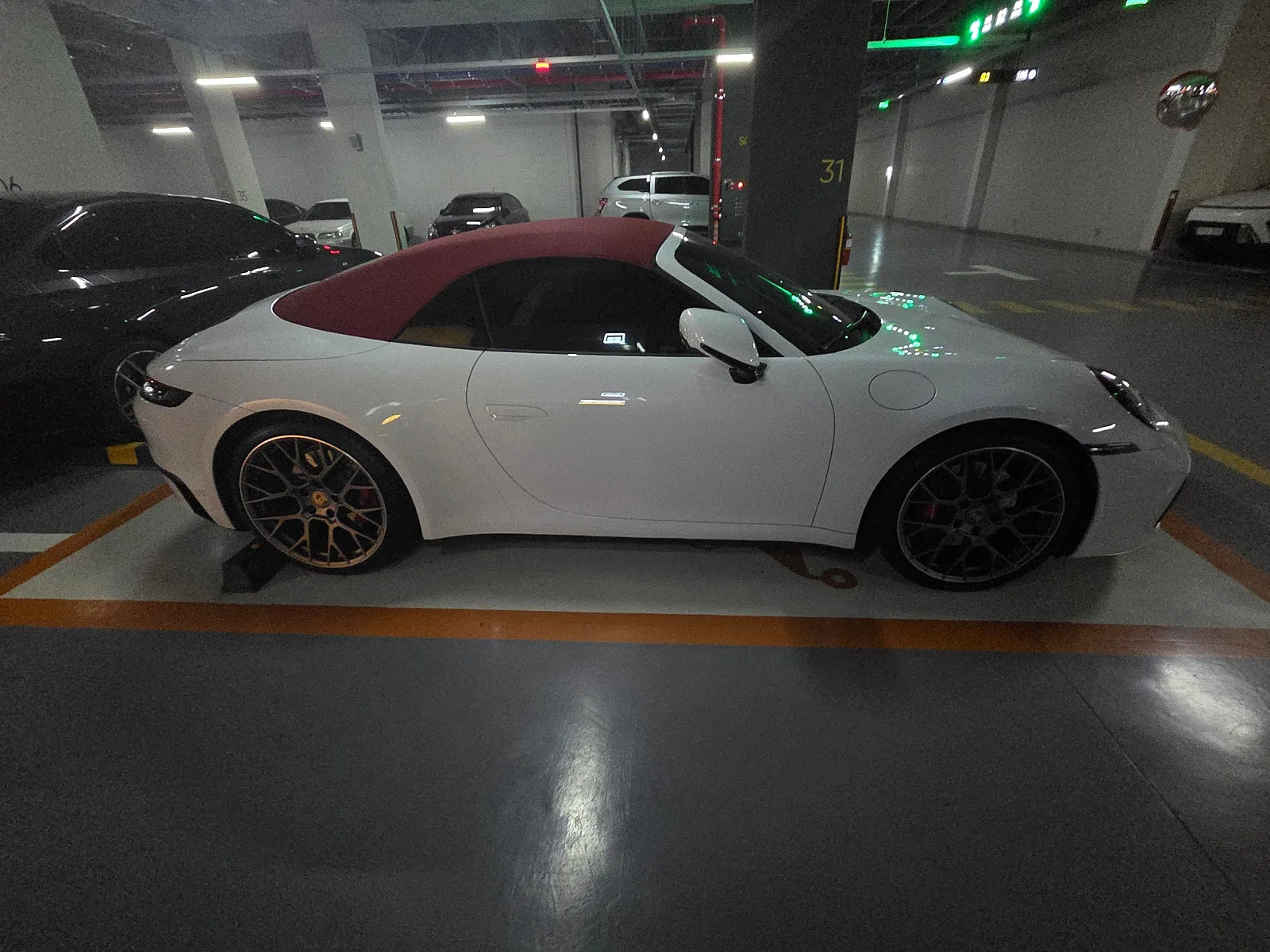 포르쉐 911 42 카브리올레 992 2023 화이트 사진 3