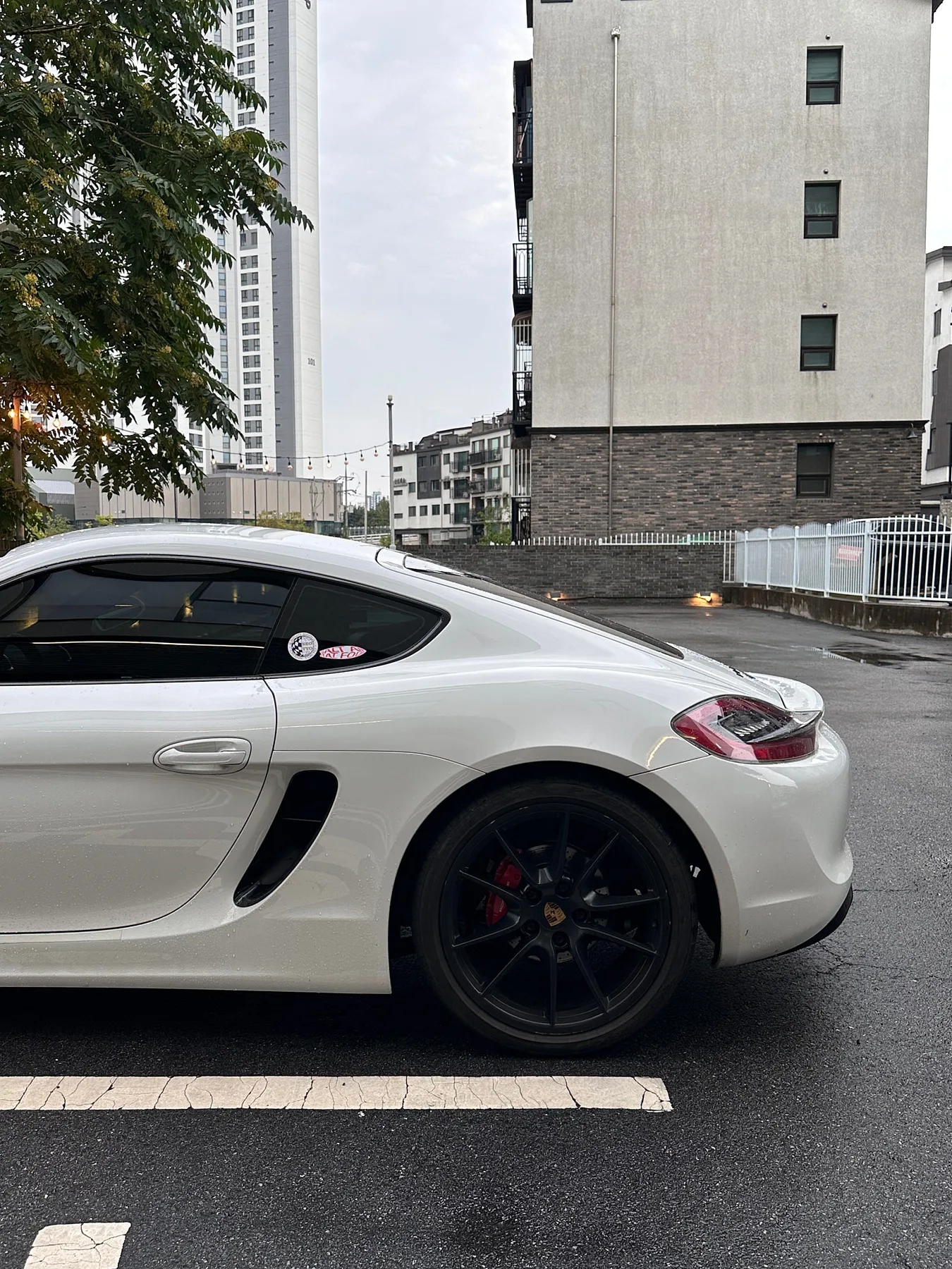 포르쉐 카이맨 GTS 2015 화이트 사진 2