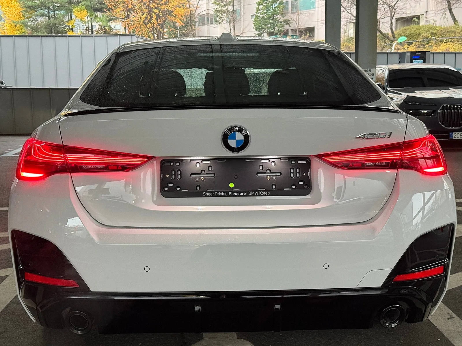 BMW 420i 그란쿠페 2025 화이트 사진 3