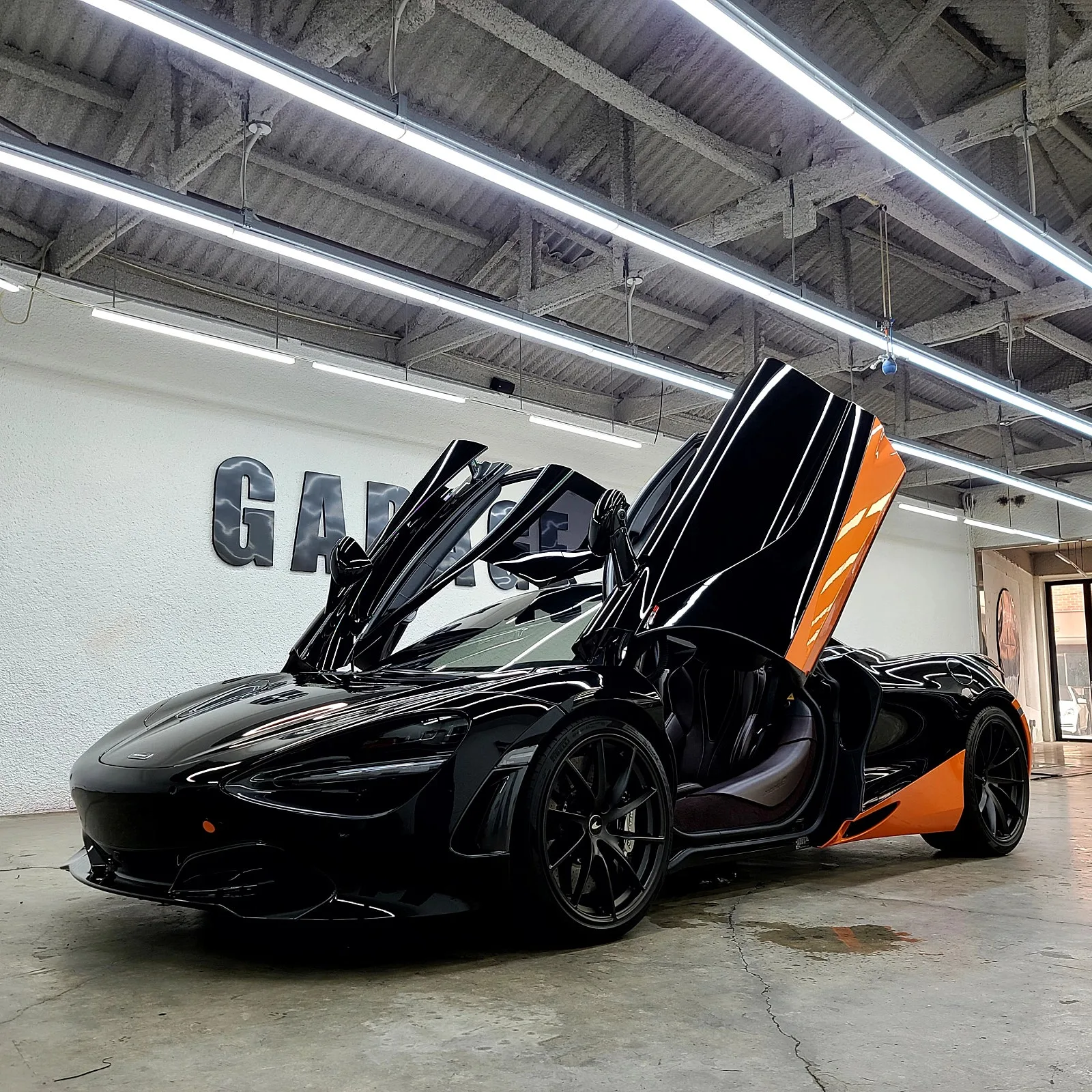 맥라렌 720S Coupe 2019 블랙 사진 2