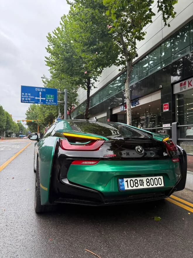 BMW i8 후기형 2016 청록 사진 2