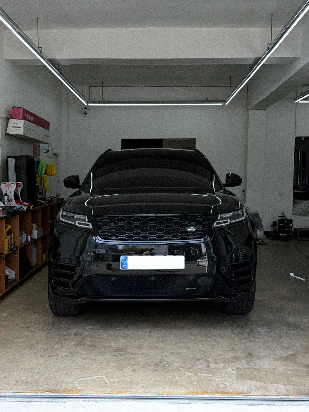 랜드로버 레인지로버 벨라 P400 R-Dynamic HSE 2023 블랙 사진 5
