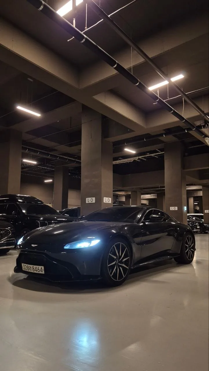 애스턴마틴 밴티지 4.0 V8 쿠페 2020 블랙 사진 4