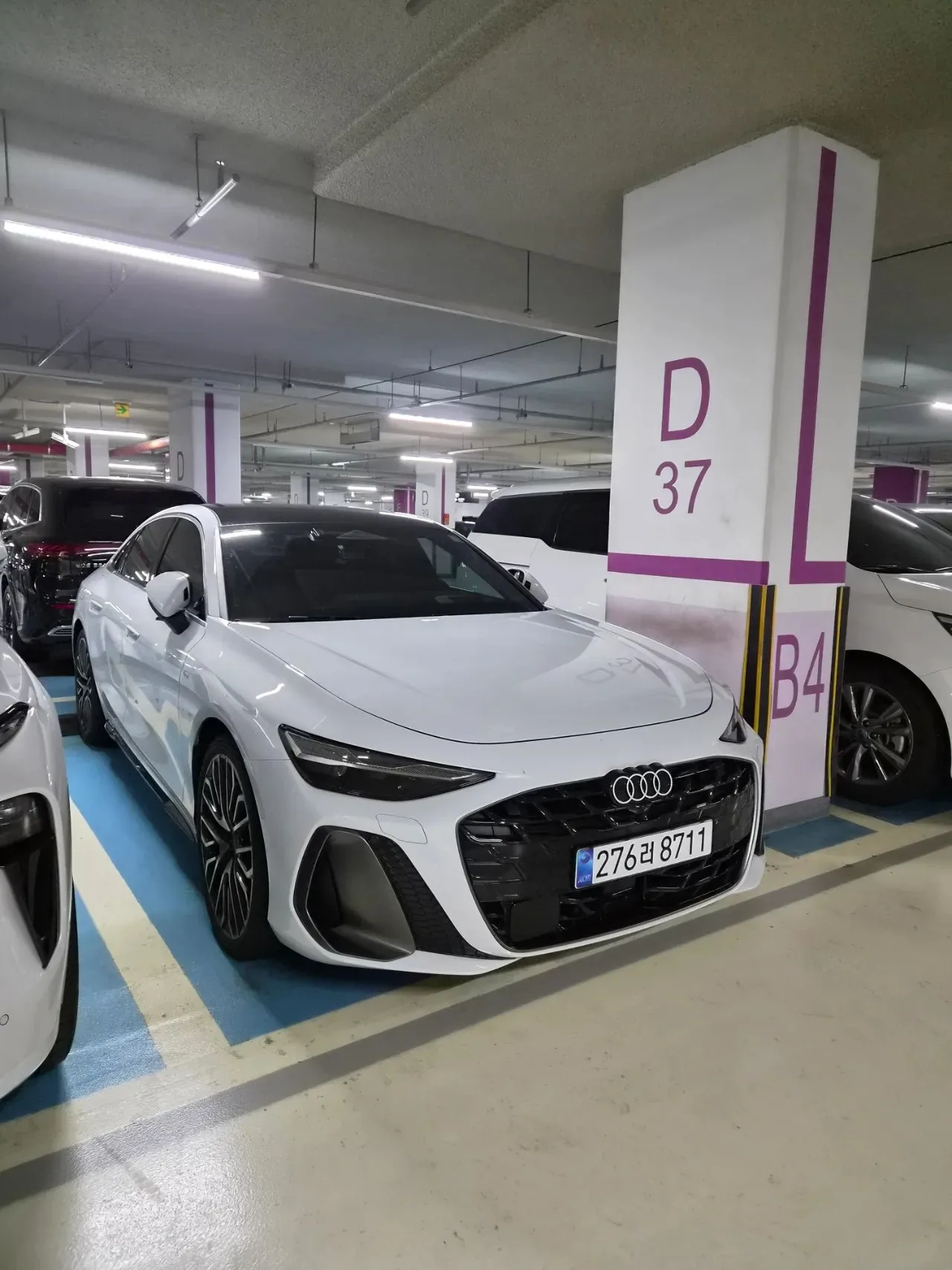 아우디 A6 55 TFSI 2026 화이트 사진 2