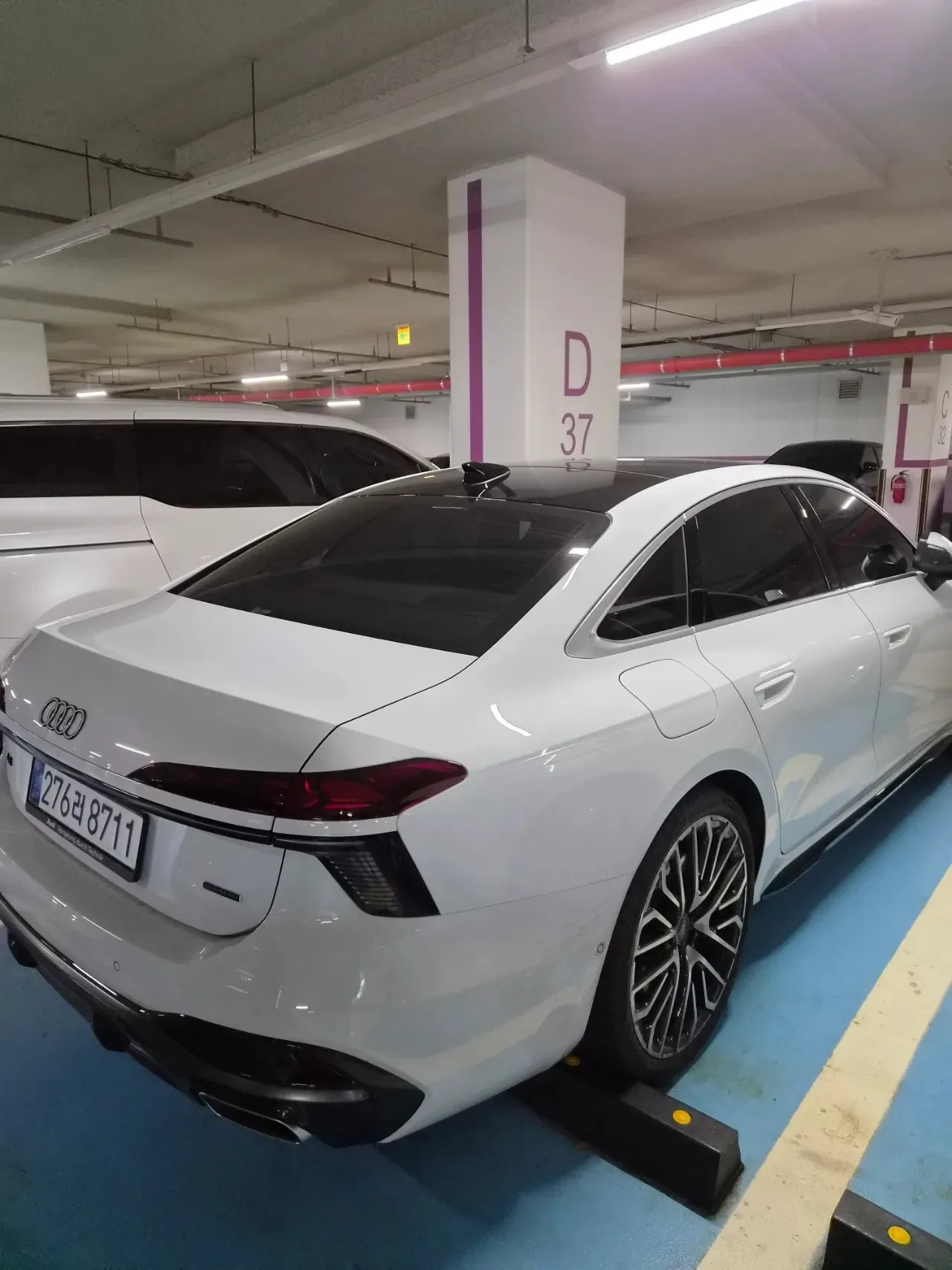 아우디 A6 55 TFSI 2026 화이트 사진 5