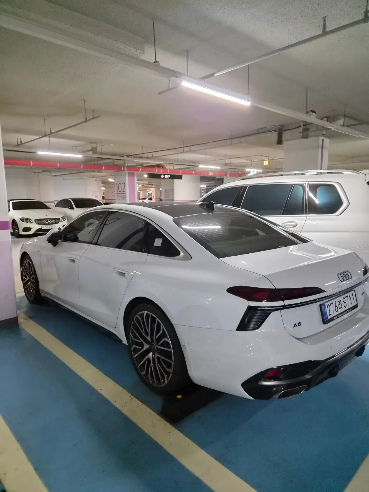 아우디 A6 55 TFSI 2026 화이트 사진 6
