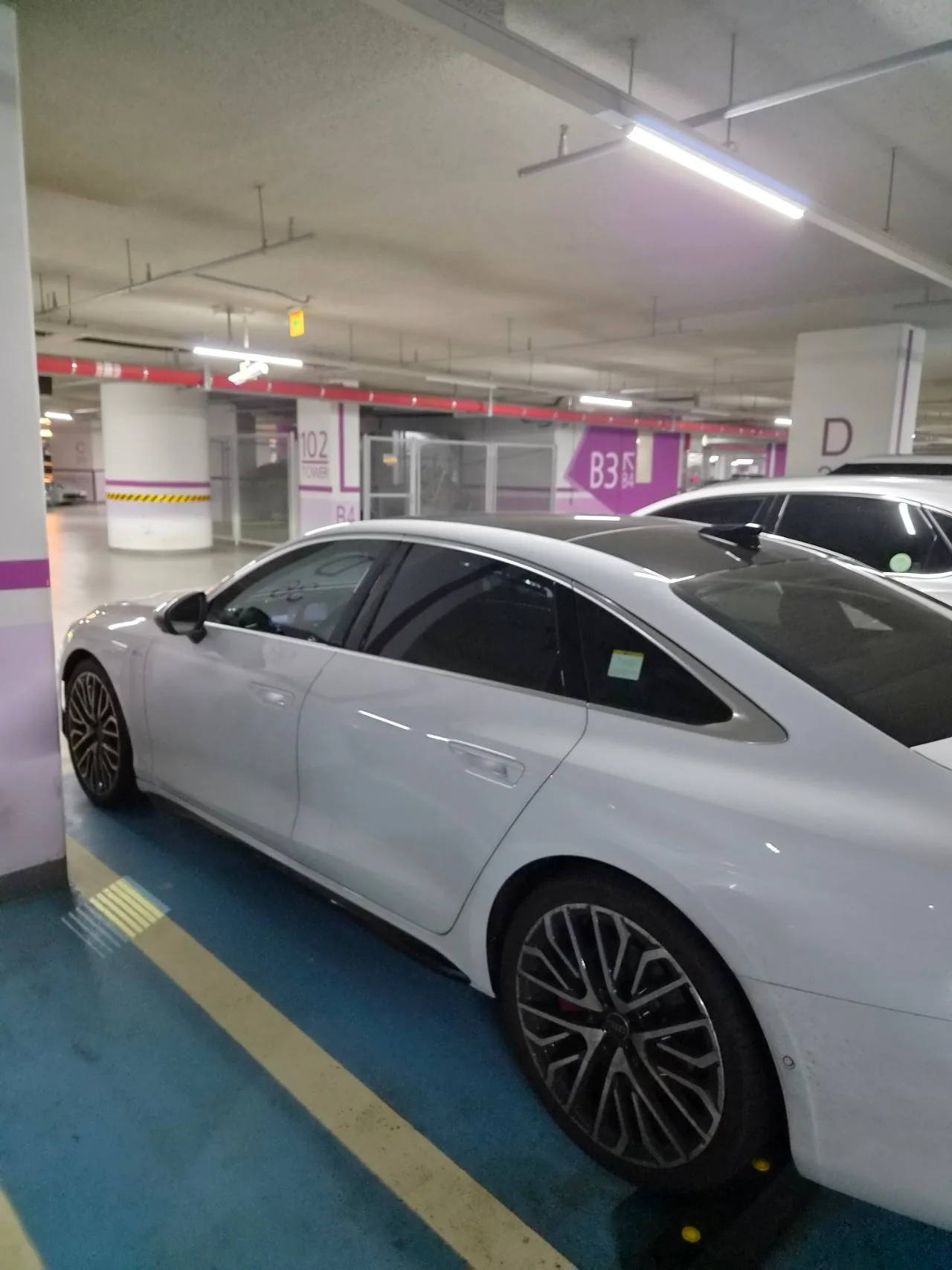 아우디 A6 55 TFSI 2026 화이트 사진 7