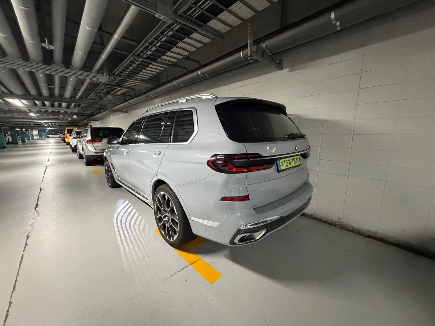 BMW X7 40i 2025 화이트 사진 2