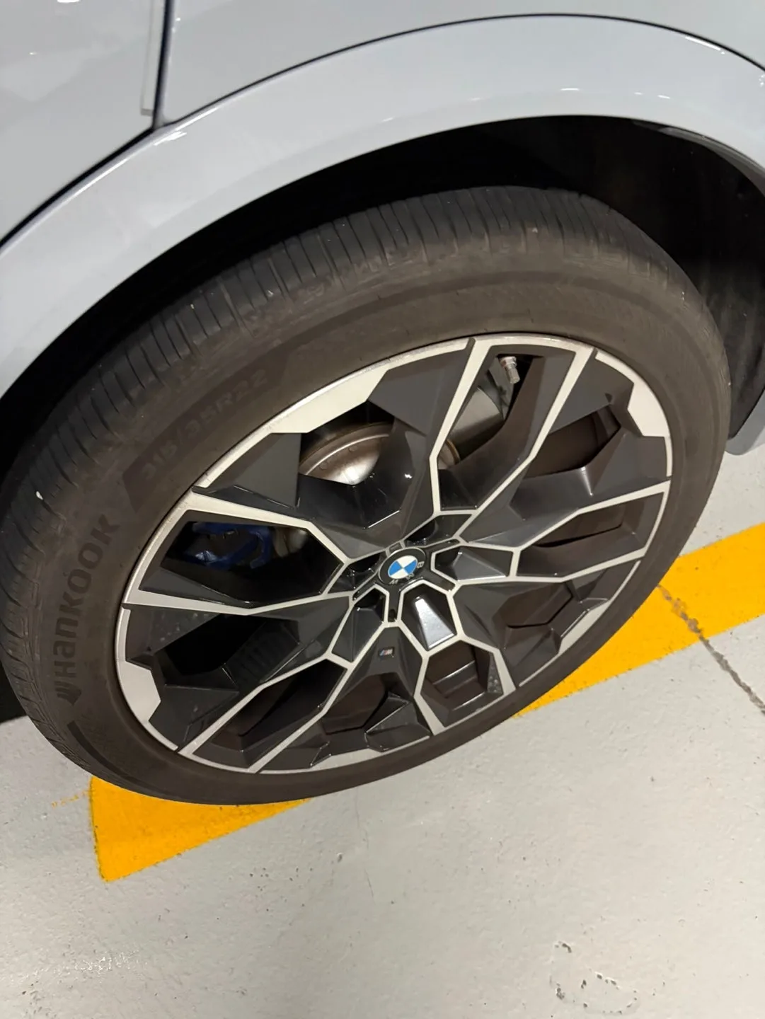 BMW X7 40i 2025 화이트 사진 3