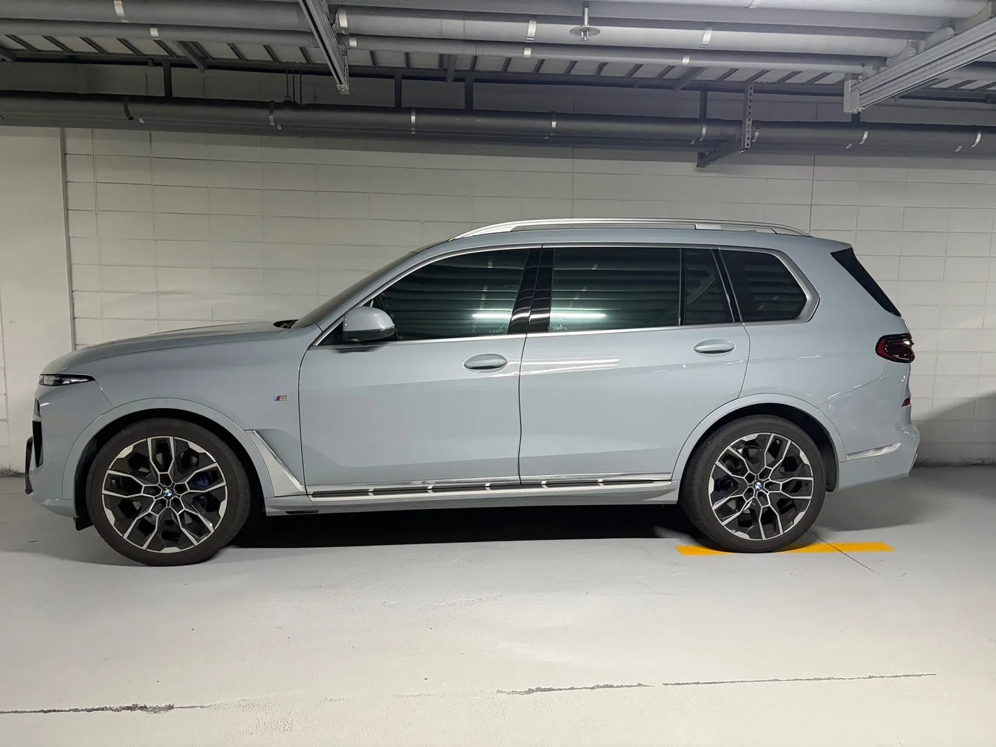 BMW X7 40i 2025 화이트 사진 6