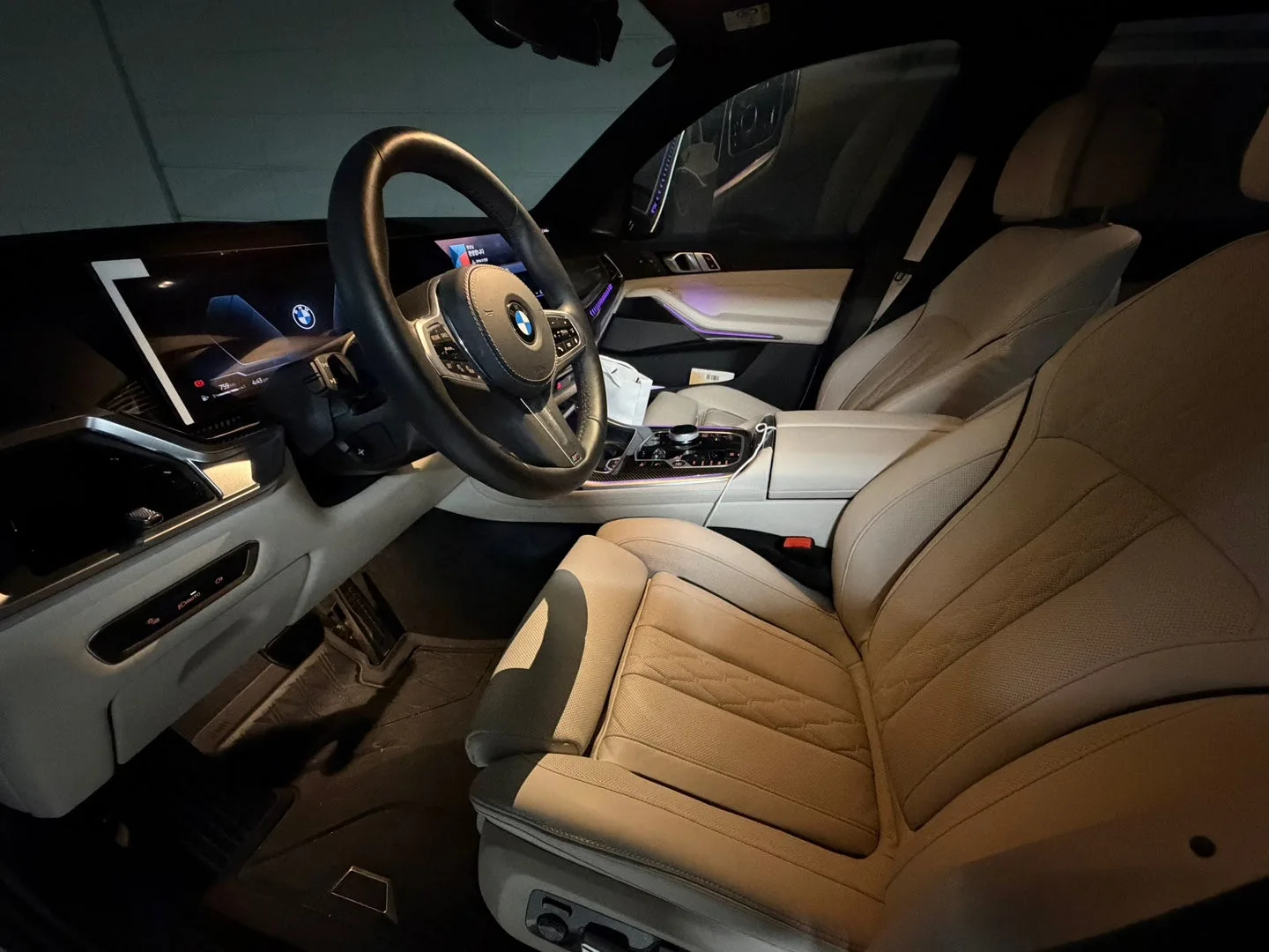 BMW X7 40i 2025 화이트 사진 8