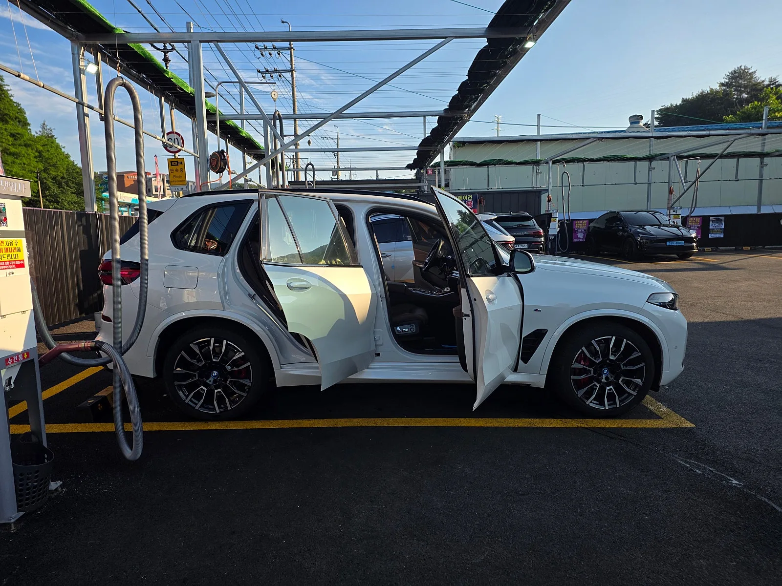 BMW X5 50e MSP 2025 화이트 사진 2